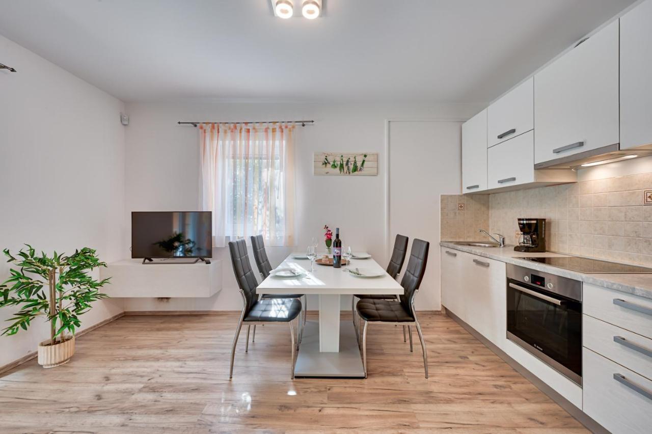 Apartments Lara Μεντουλίν Εξωτερικό φωτογραφία